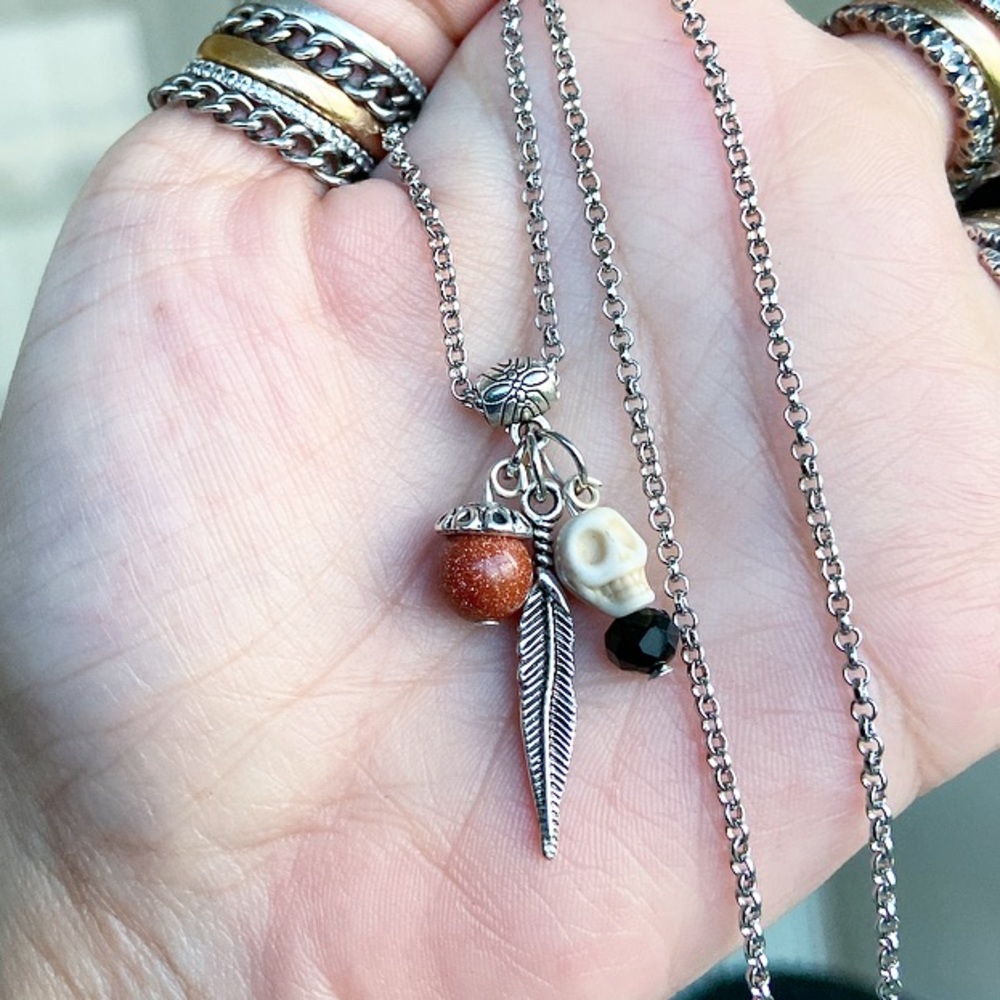 π΄Skull goldstone necklace .Goldstone bead leaf & white skull charm boho feather - Picture 7 of 9